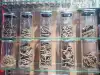 Hainan agarwood bracelets are genuine, fashionable and stylish Specification image